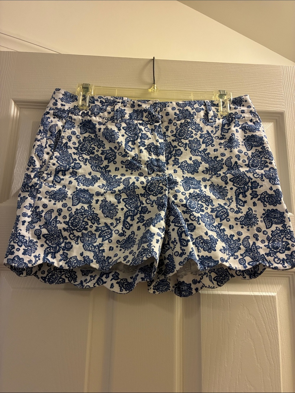 J McLaughlin Blue Paisley Scallop Hem Women's Shorts